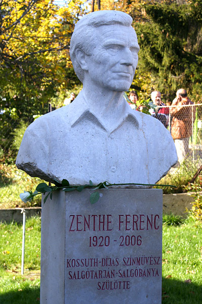 Zenthe Ferenc szobra Salgóbányán